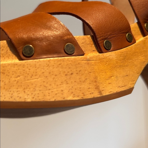 Madewell The Sigrid Strappy Clog Sandals in English Saddle - Picture 12 of 16